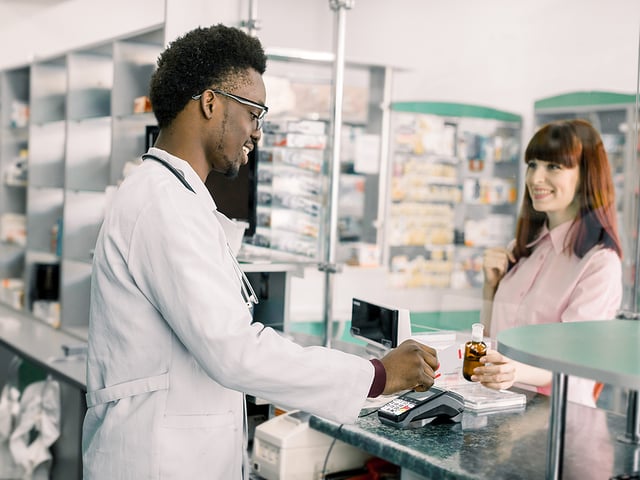 What Does a Pharmacy Tech Do?